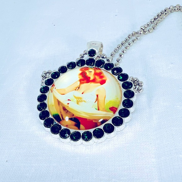 Retro handmade Vintage Pinup Necklace surrounded in Gorgeous Green CZ Stones - Picture 1 of 13